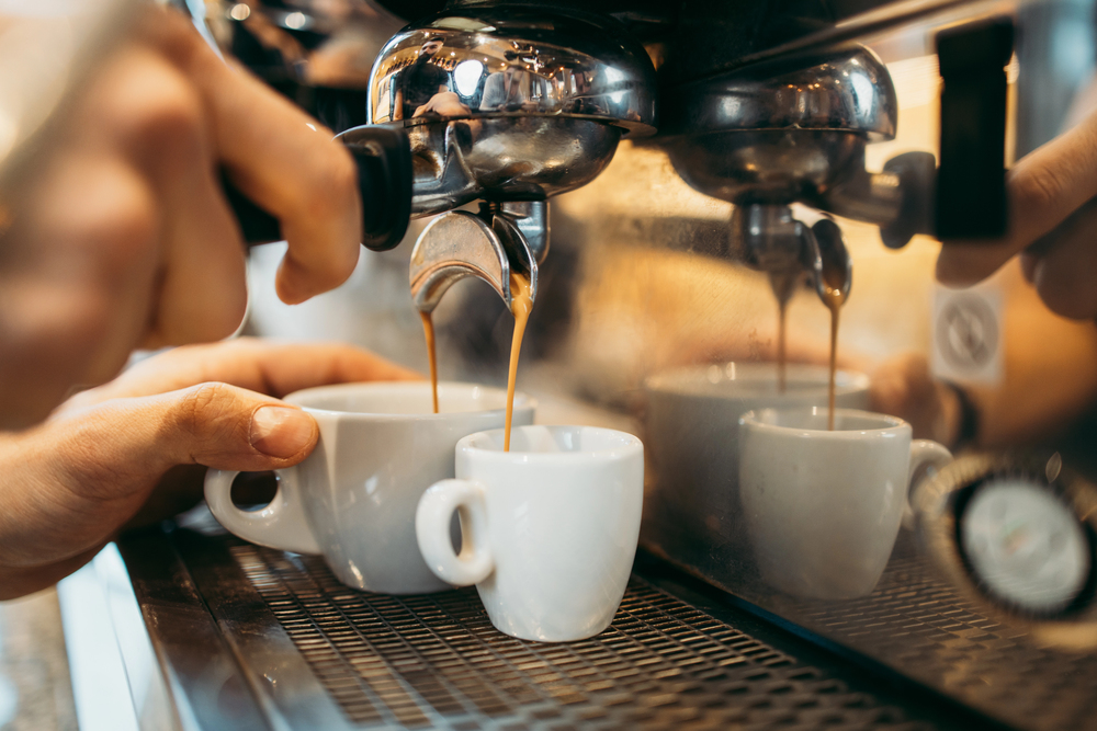 Quais são os tipos de cafeteiras mais usados atualmente? 5 fazer cafe com aroma