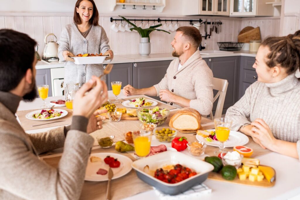 Como preparar sua casa para eventos e reuniões sem complicação 4 reuniao em casa